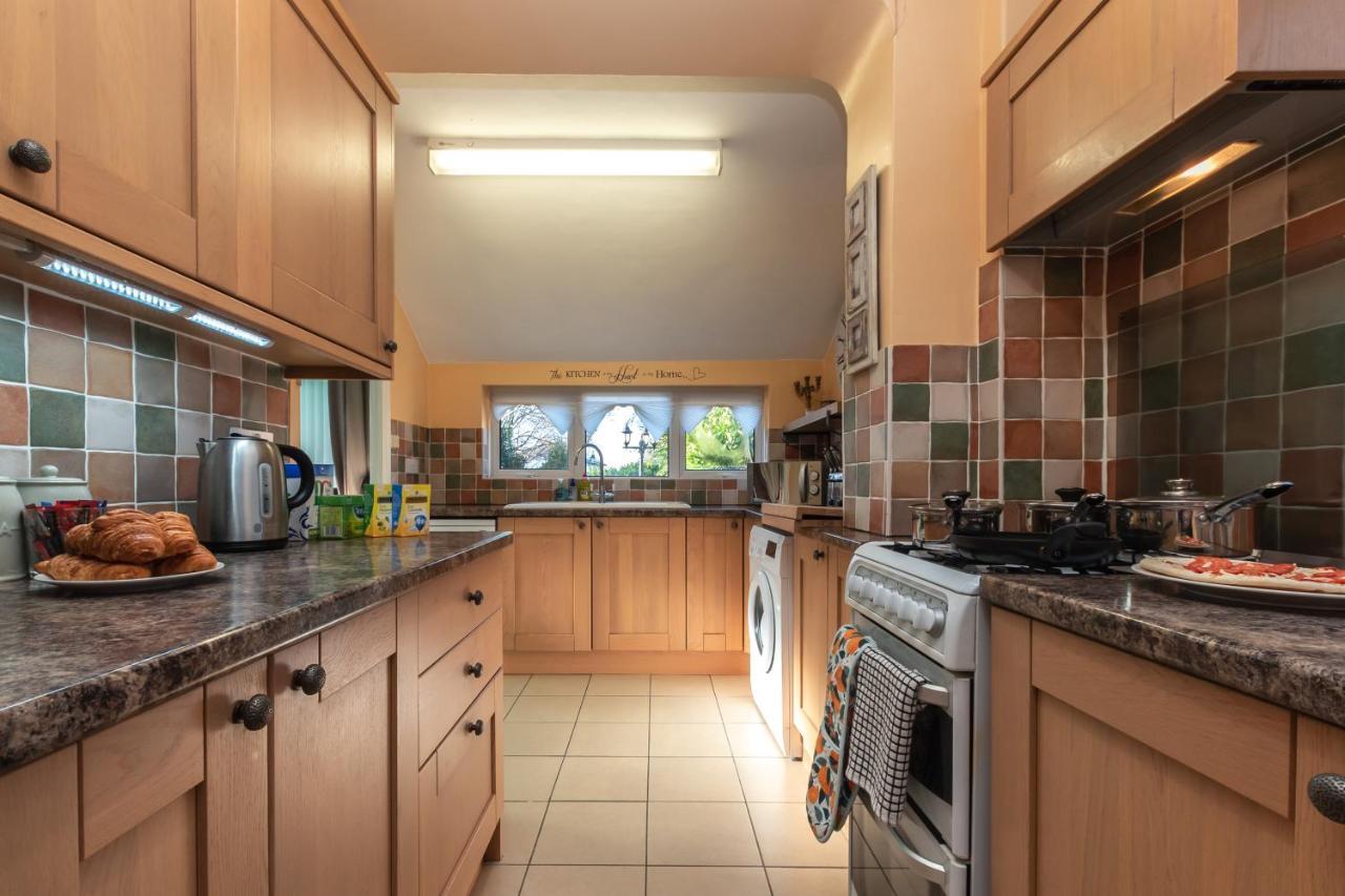 Cheerful 3-Bedroom Douglas House With Patio Саутгемптон Экстерьер фото